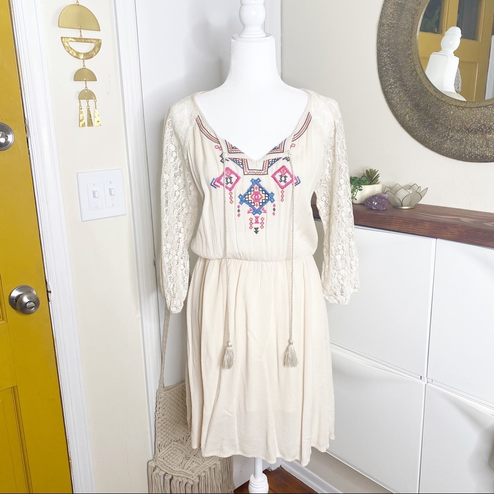 Flying Tomato Size L Boho Embroidered Crocheted Dress